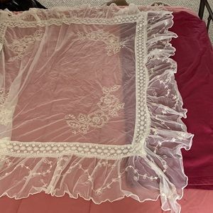 Beautiful April Cornell lacy breakfast table cloth